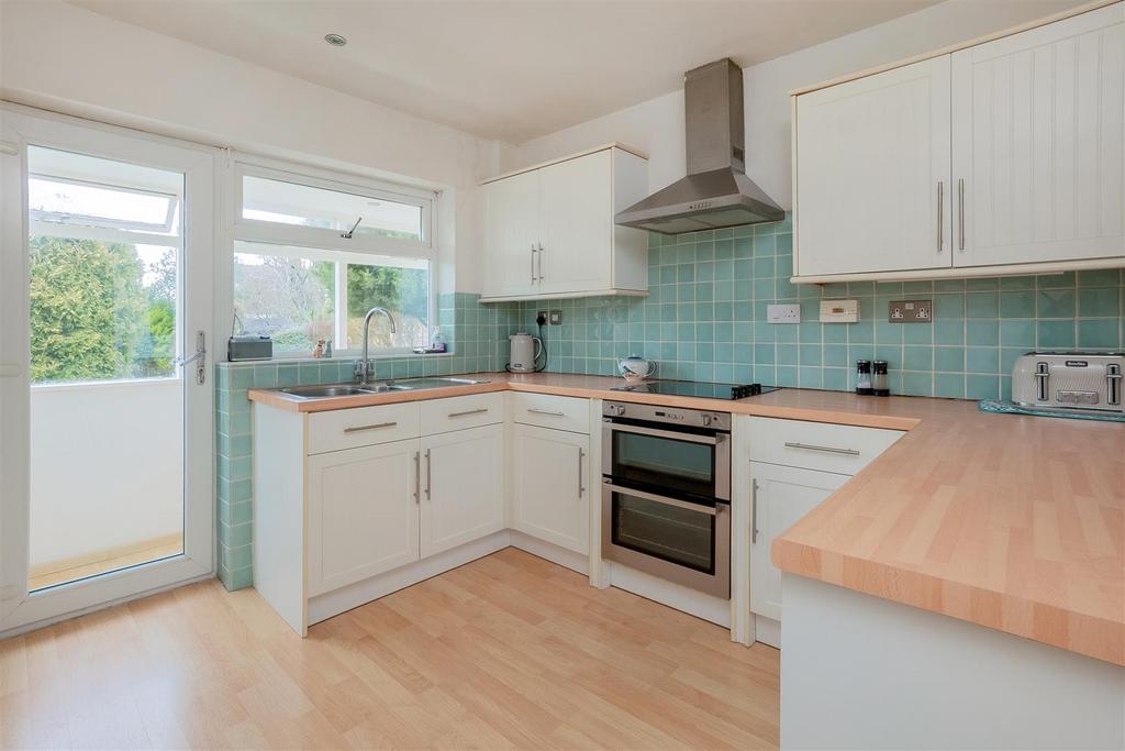 16 Ballards Close 2061-5.jpg