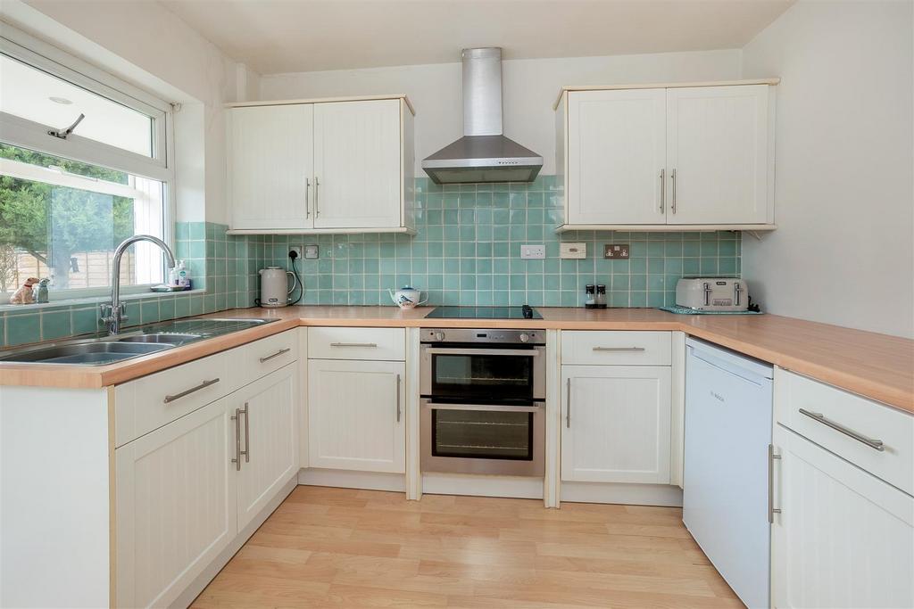 16 Ballards Close 2061-6.jpg