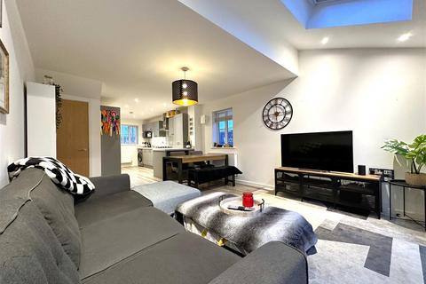 undefined, Cloverfield Place, Middlebeck, Newark