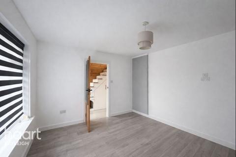 3 bedroom semi-detached house to rent, Kingsley Crescent, BENFLEET