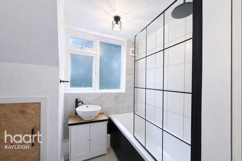 3 bedroom semi-detached house to rent, Kingsley Crescent, BENFLEET