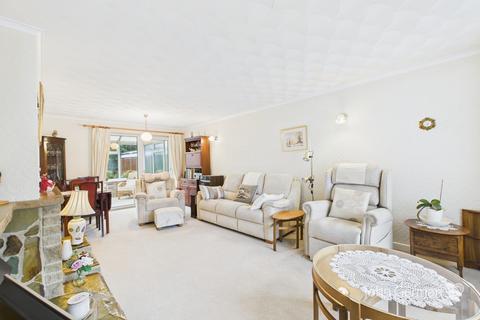 3 bedroom detached house for sale, Hillcrest Avenue, Burton-on-Trent