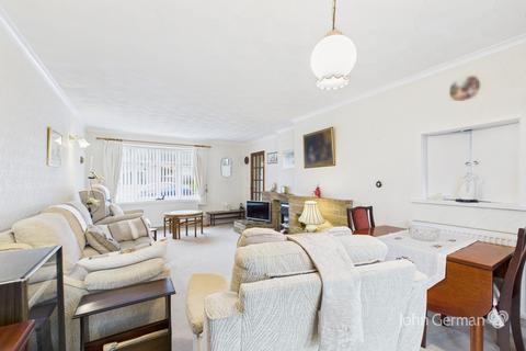 3 bedroom detached house for sale, Hillcrest Avenue, Burton-on-Trent