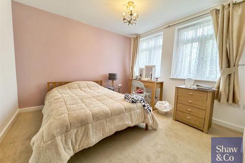 2 bedroom flat for sale, Staines Road, Hounslow TW4