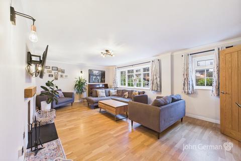 4 bedroom detached house for sale, Fallowfield Drive, Barton-under-Needwood