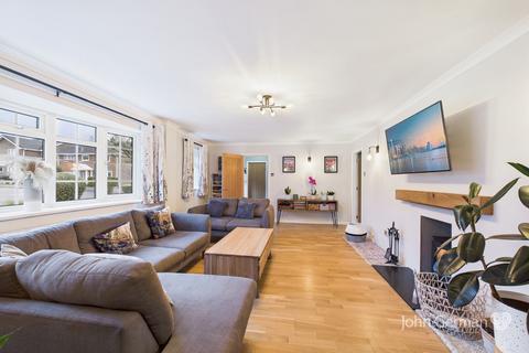 4 bedroom detached house for sale, Fallowfield Drive, Barton-under-Needwood