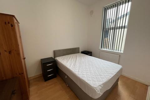 4 bedroom semi-detached house to rent, Beamish Close, Manchester M13