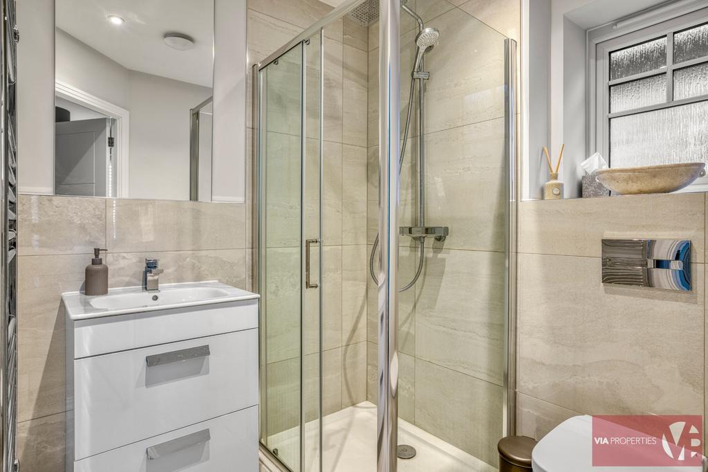 Bedroom 2's ensuite