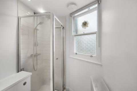 2 bedroom flat to rent, Walcot Gardens, 136 Kennington Road, London
