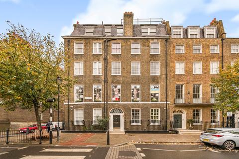 Studio to rent, John Street, London