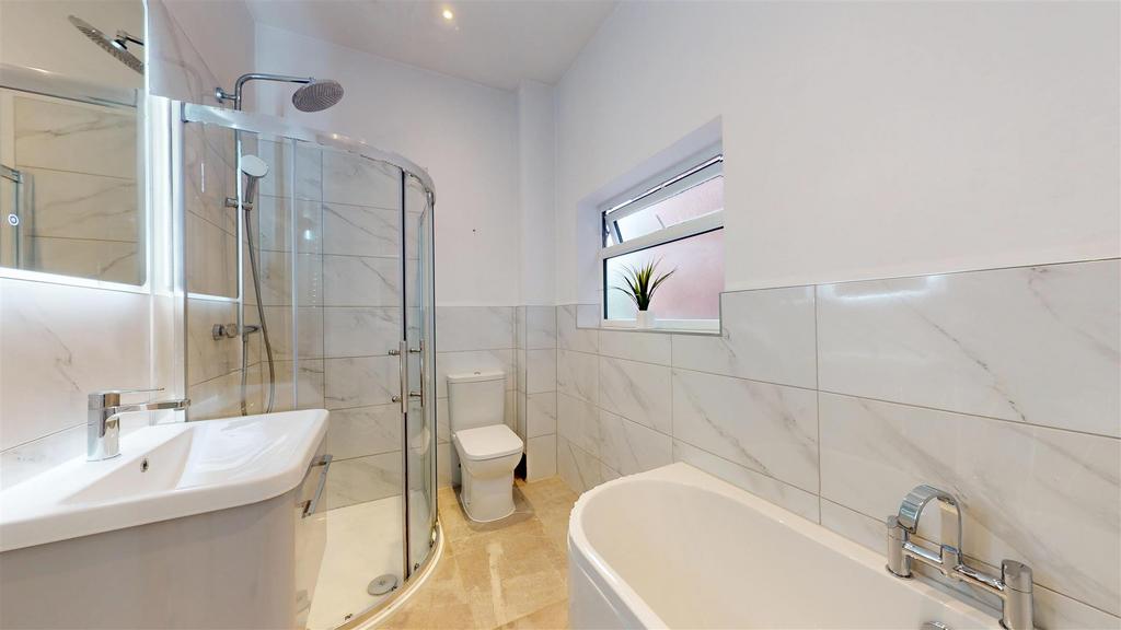 Hereford Road 79 Bathroom.jpg