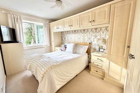 undefined, North Farm Road, Farnborough GU14