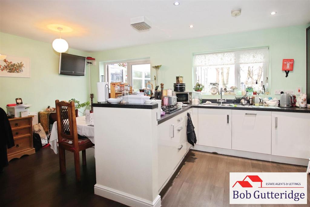 Fitted kitchen / dining room