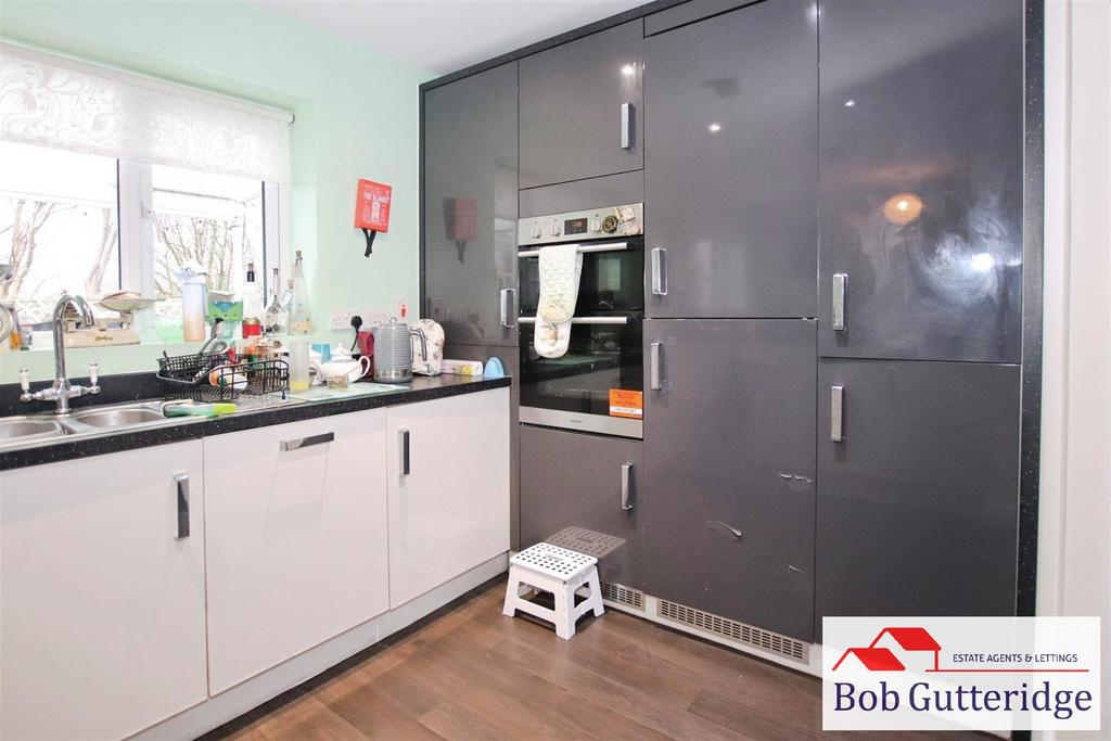 Fitted kitchen / dining room