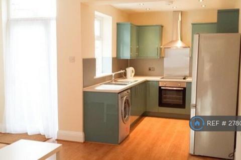 3 bedroom terraced house to rent, Gerald Road, Salford, M6