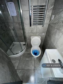 Studio to rent, Marcus Street, London, SW18