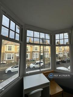 Studio to rent, Marcus Street, London, SW18
