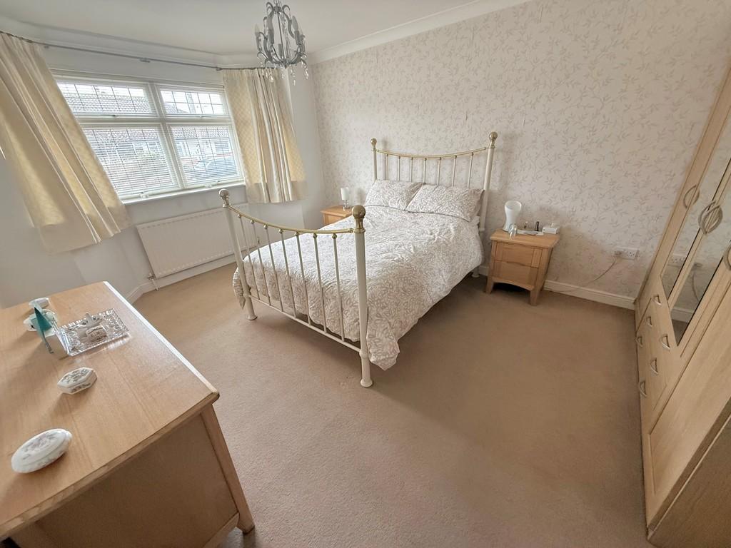 6 Fircroft Cres Bed1