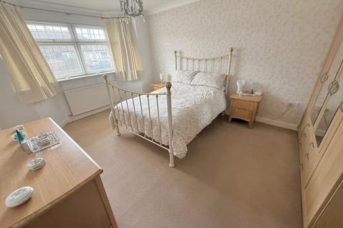 2 bedroom detached bungalow for sale, Fircroft Crescent, Rustington