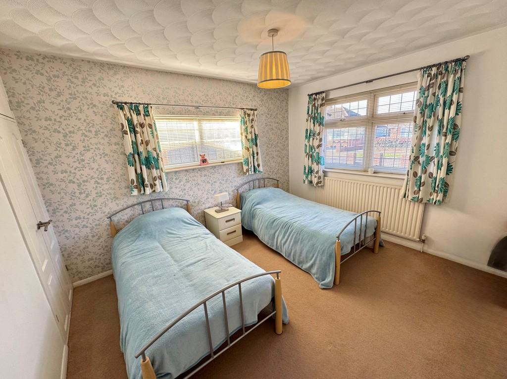 6 Fircroft Crescent Bed2