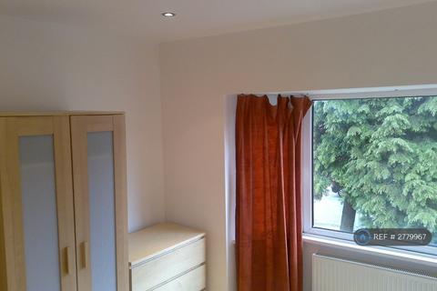1 bedroom flat to rent, Selborne Gardens, London, NW4