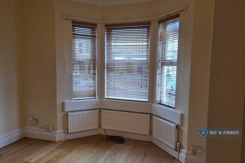 3 bedroom terraced house to rent, Lyndhurst Road, Bath, BA2