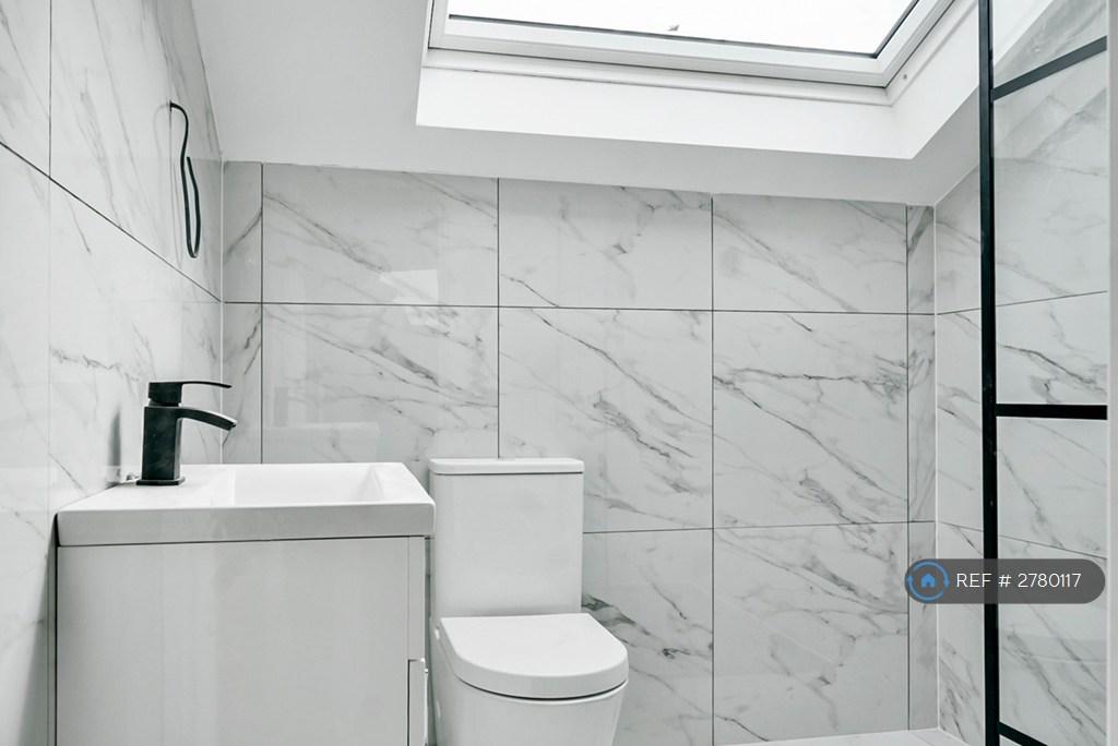 Ensuite To The Master Bedroom