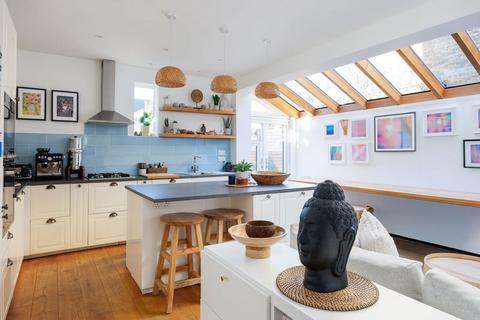 3 bedroom ground floor flat for sale, Aylmer Road W12