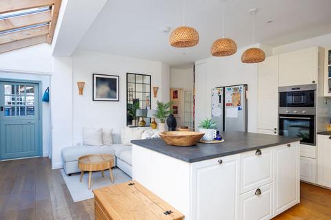 3 bedroom ground floor flat for sale, Aylmer Road W12