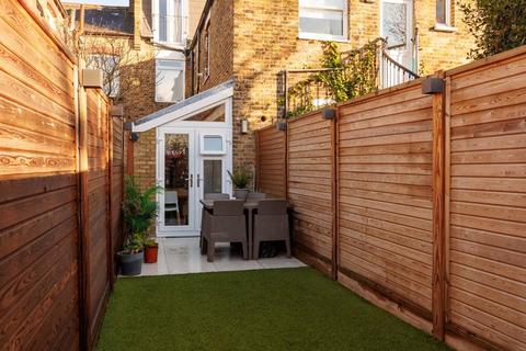 3 bedroom ground floor flat for sale, Aylmer Road W12