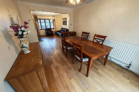 3 bedroom semi-detached house for sale, Tangmere Gardens, Northolt