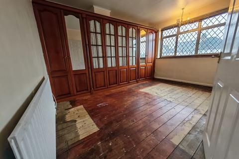 3 bedroom semi-detached house for sale, Tangmere Gardens, Northolt