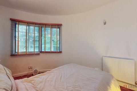 1 bedroom flat for sale, North Hill, London