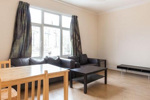 3 bedroom flat to rent, Three bedroom flat - Bounds Green N22 8YW