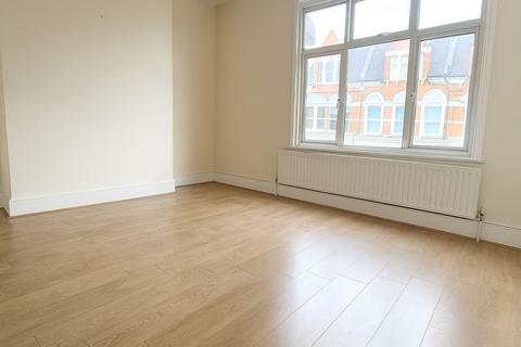 3 bedroom flat to rent, Three bedroom flat - Bounds Green N22 8YW