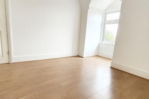 3 bedroom flat to rent, Three bedroom flat - Bounds Green N22 8YW