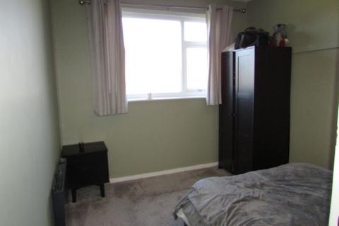 2 bedroom flat to rent, Duffield Gardens Alkrington.