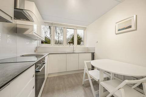 3 bedroom apartment for sale, Three double bedrooms Split level garden flat