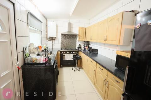 2 bedroom end of terrace house for sale, New Barn Lane, Rochdale OL11