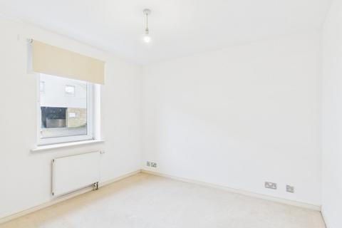 2 bedroom apartment to rent, Hilton Gardens, Glasgow G13