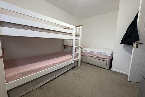 4 bedroom semi-detached house to rent, Chiltern Court, Widmore Road, Uxbridge