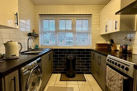undefined, Campania Grove, Luton