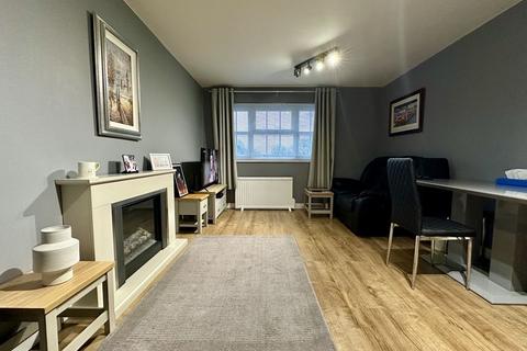 undefined, Campania Grove, Luton
