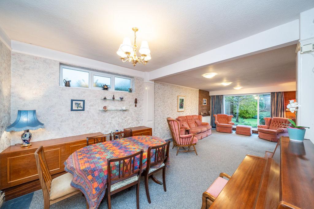 Lounge/dining room