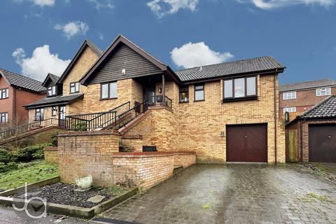 3 bedroom detached house for sale, Goldcrest Close, Colchester