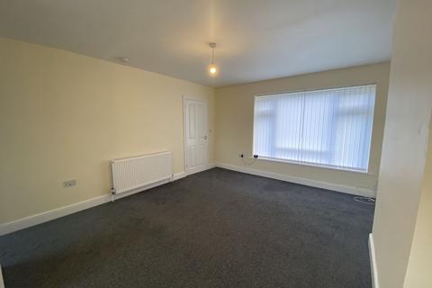 3 bedroom semi-detached house to rent, Ashdown Drive, Stourbridge DY8
