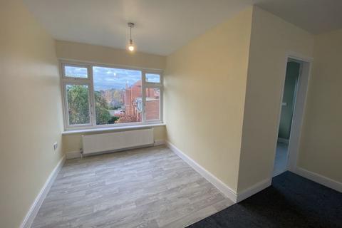 3 bedroom semi-detached house to rent, Ashdown Drive, Stourbridge DY8