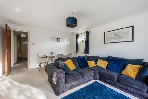 undefined, 10 Victoria Court, Andover, SP10 3QS