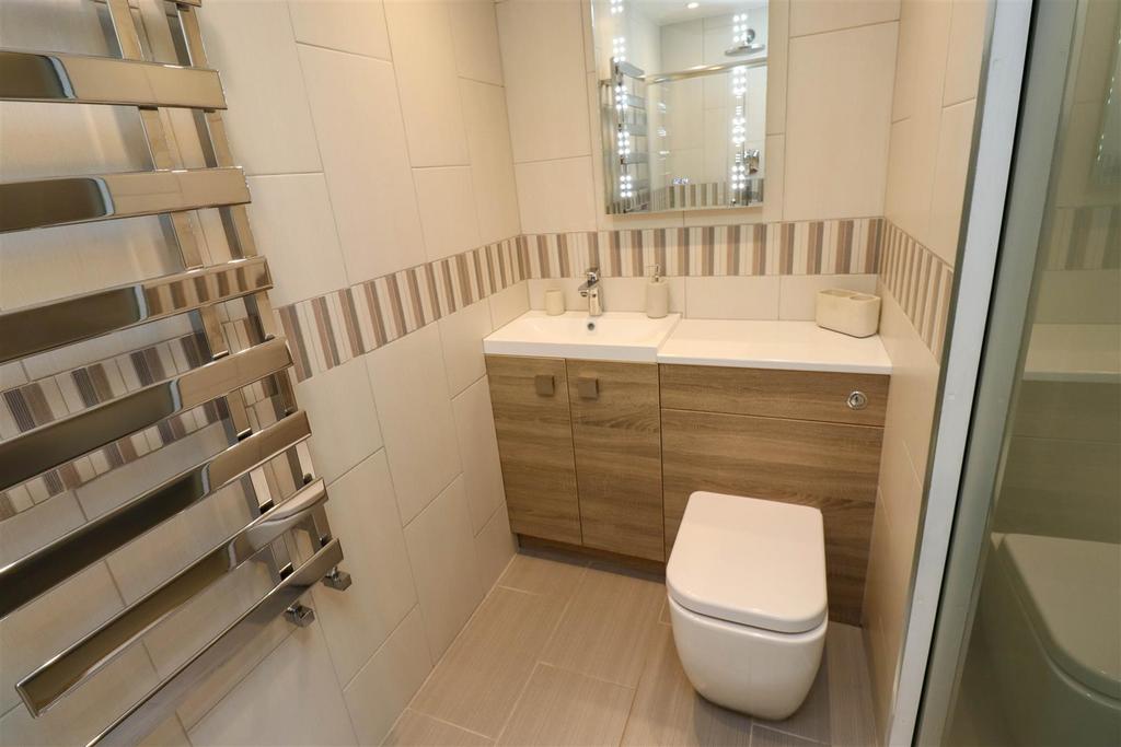 En Suite (Ground Floor)
