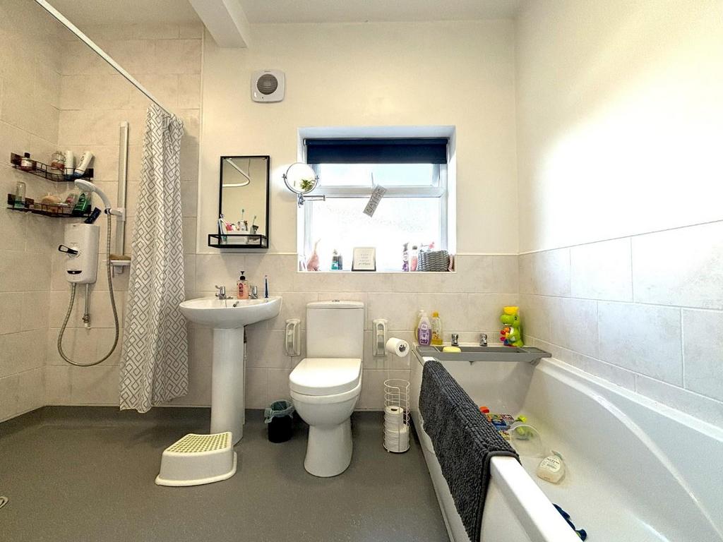 Bathroom.jpg